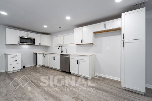 Building Photo - 430 Laird Ave