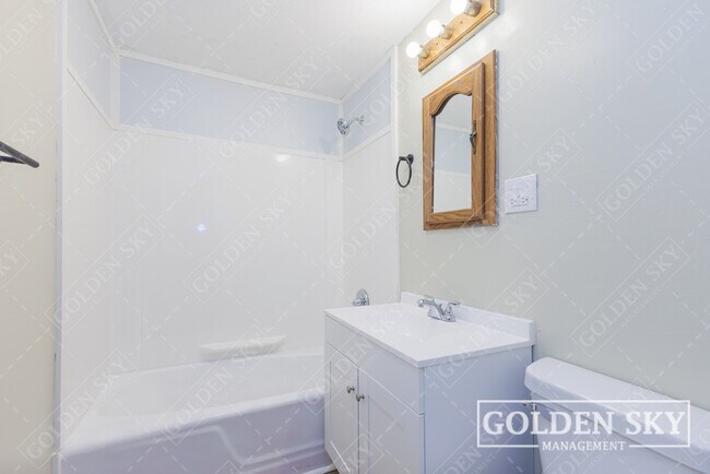 Building Photo - 2904 S Pershing Dr