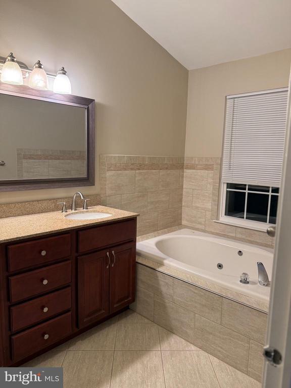 Building Photo - 293 Stanton Ct