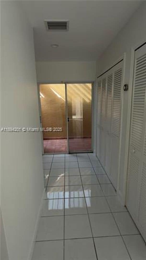 Building Photo - 1070 NW 129th Pl