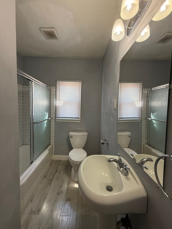 Building Photo - Troy Hill House!-3 Bed 1.5 Bath in Northside