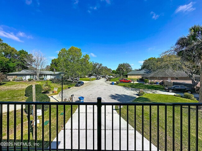 Building Photo - 2121 Broadwater Dr