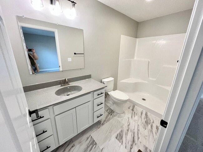 Building Photo - Newly Built 4 Bed/4.5 Bath in Central MHK