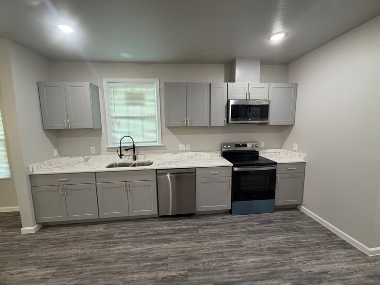 Building Photo - 1623 W Ashby Pl