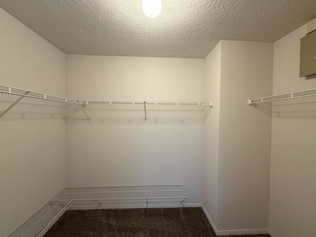 Building Photo - 3 Bedroom Home Available Near Paseo Del Norte Blvd NE & Rainbow Blvd NW!