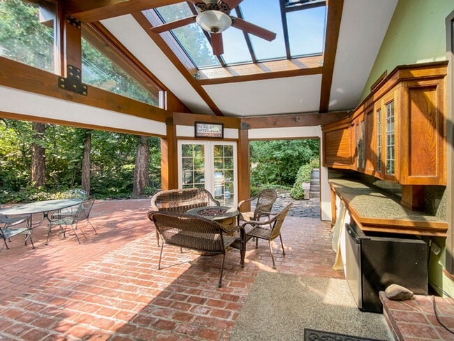 Building Photo - Garfield House: Furnished or Unfurnished, Large private lot across from Golf Course $300 Utility Fee