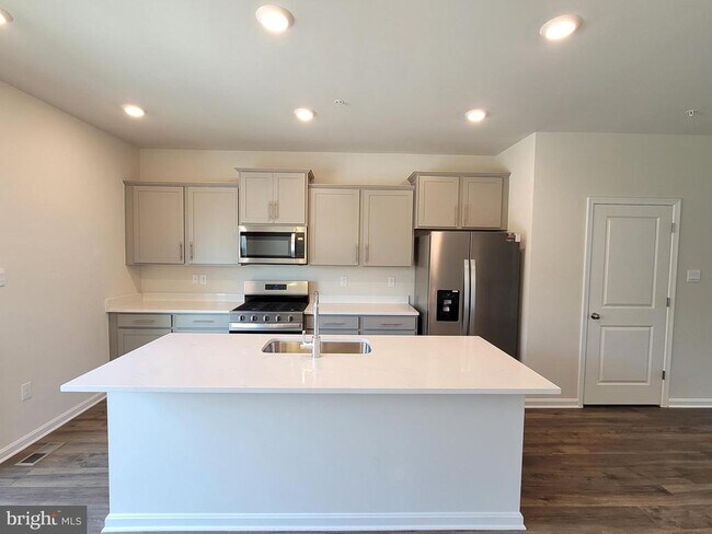 Building Photo - 762 Union St