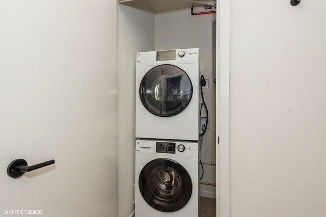 Building Photo - Beautiful Modern Capitol Hill Townhome