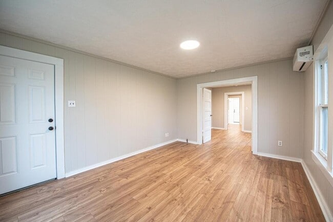 Building Photo - 1606 TX-21