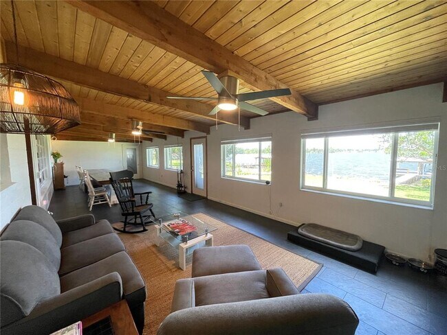 Building Photo - 879 S Terrace Dr