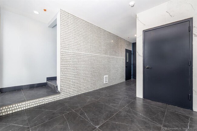 Building Photo - 1252 Main St