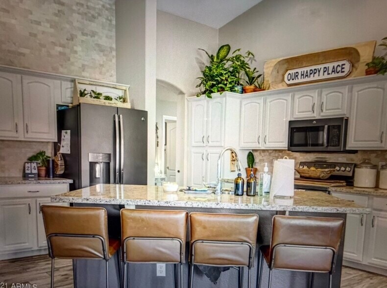 Kitchen Up Close - 2913 E Runaway Bay Pl
