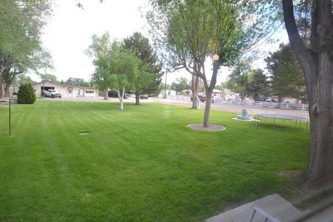 Building Photo - 566 SW Paiute St