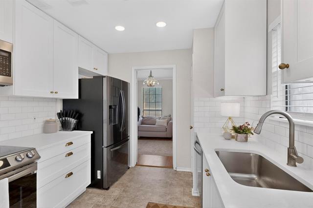 Building Photo - 594 King Cir