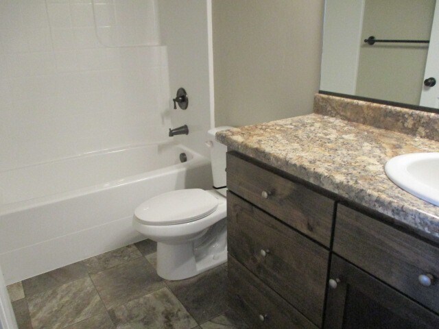Building Photo - **Move-In Discount** 3 Bed 2.5 Bath -Newer...