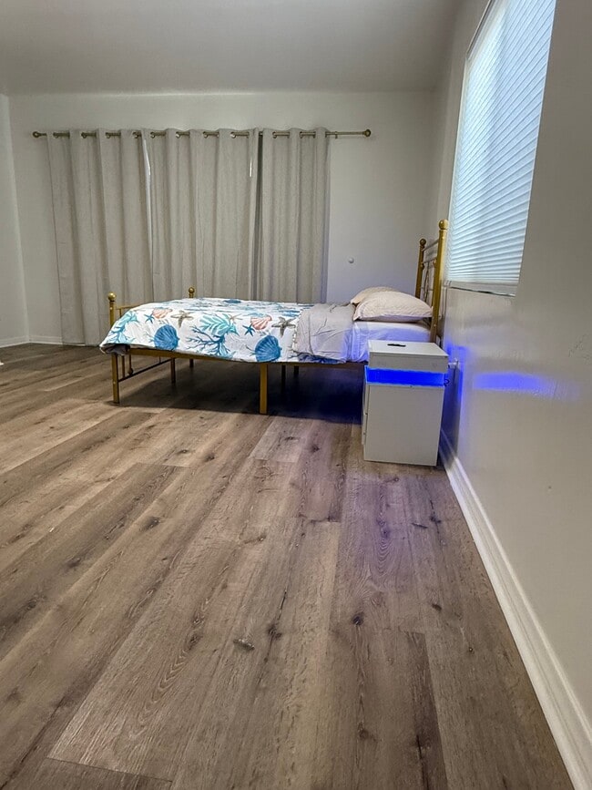 Building Photo - 25446 Lane St