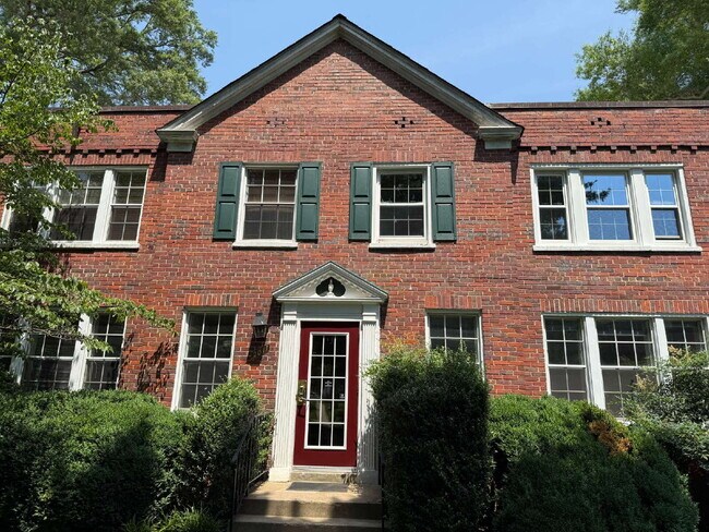 Primary Photo - Bright & Beautiful Colonial Village Condo ...