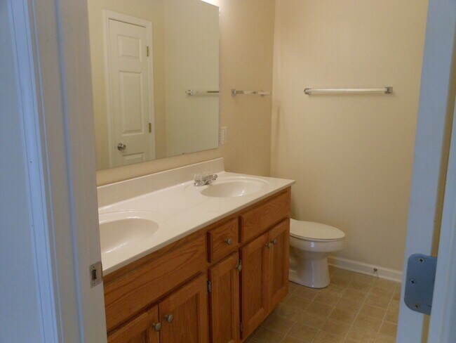 Building Photo - Landmark Pointe Subdivision