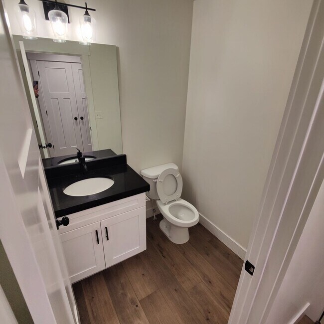 Building Photo - Beautiful-Pristine 4 Bedroom Condo for Rent in Midvale
