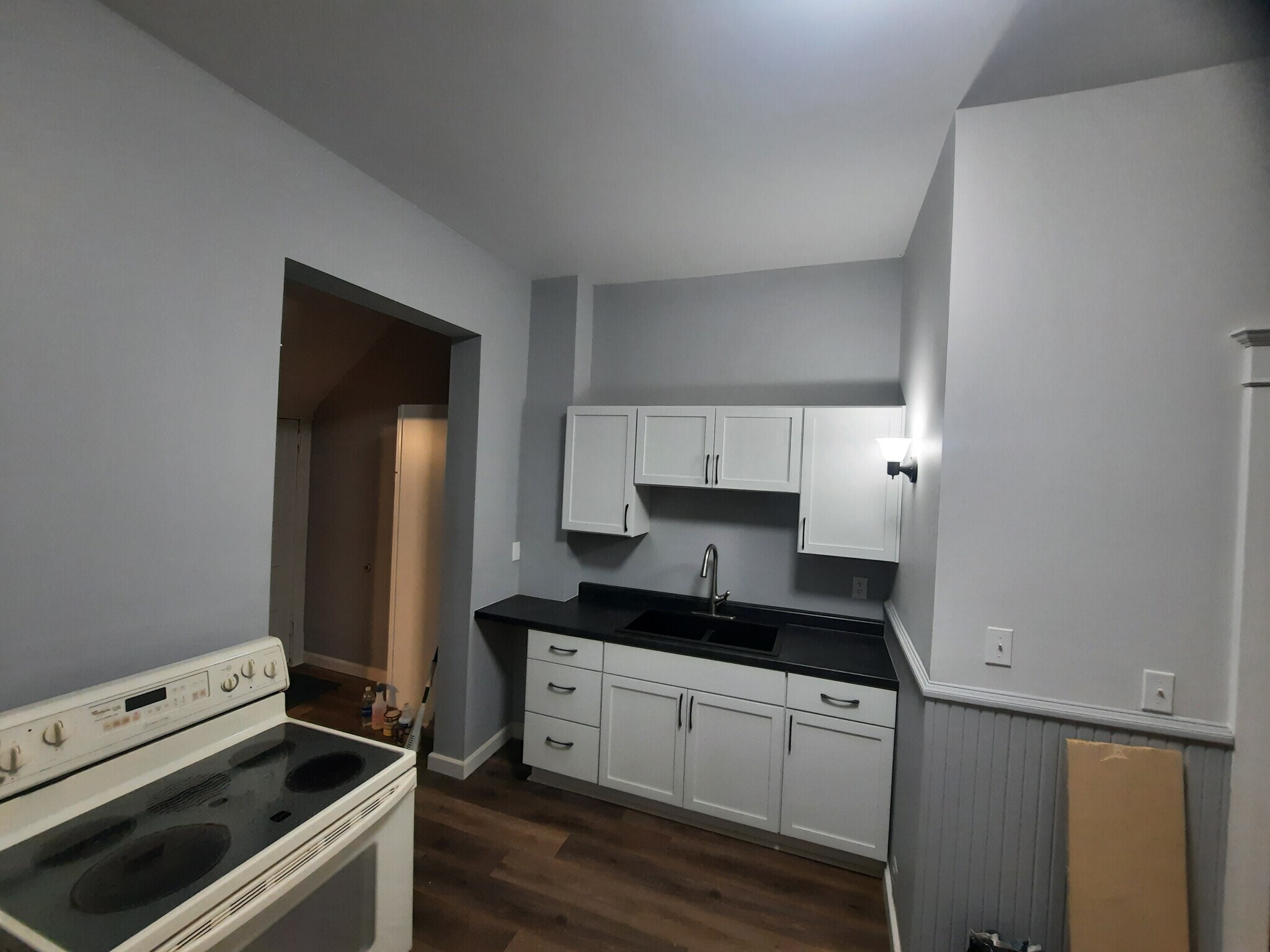 Building Photo - 427 N 10th Ave E