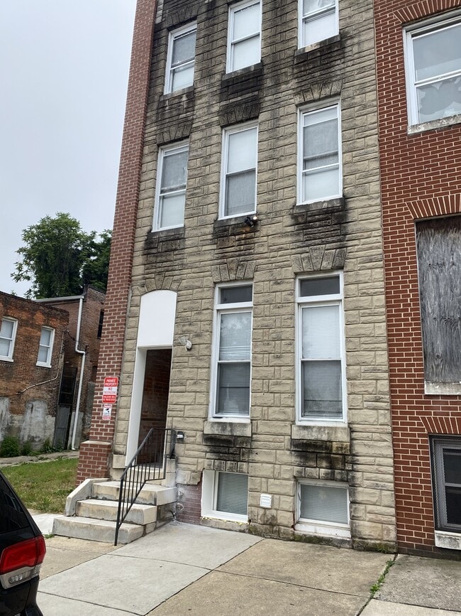 Primary Photo - 210 N Mount St