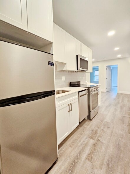 Building Photo - 40 Joy St