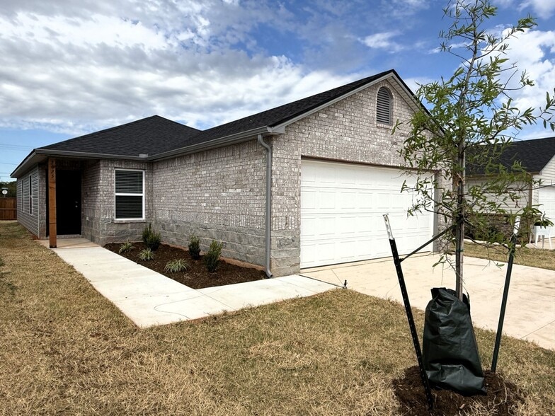 Primary Photo - 3625 Blue Ave