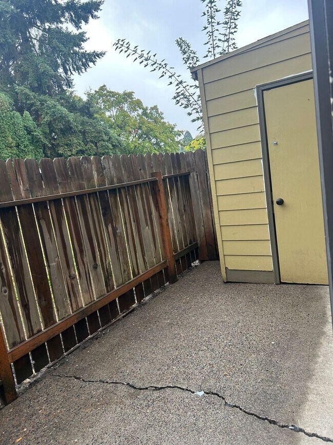 Building Photo - (749) Jackson Square - 2 Bedroom  / 1.5 Ba...