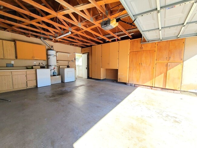 Building Photo - Two-Story, 2-Bedroom Mountain Vista Townho...