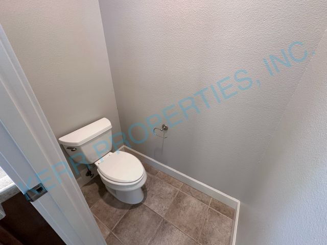 Building Photo - Spacious 4-Bedroom Retreat with 3.5 Baths in Happy Valley's Prime Location!