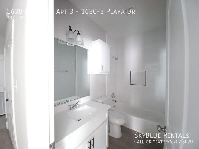 Building Photo - 1630 Playa Dr