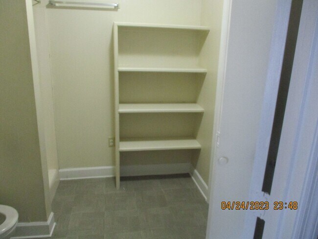 Building Photo - Eleventh Ave., 810