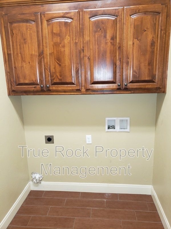 Building Photo - 1409 N Monte Vista St