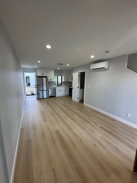 Building Photo - 826 Rose Ave