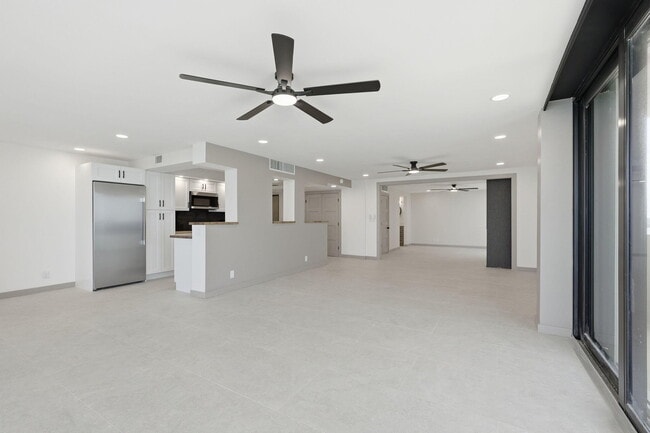Building Photo - 5460 N Ocean Dr