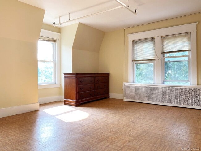 Building Photo - 15 Woodcrest Ave