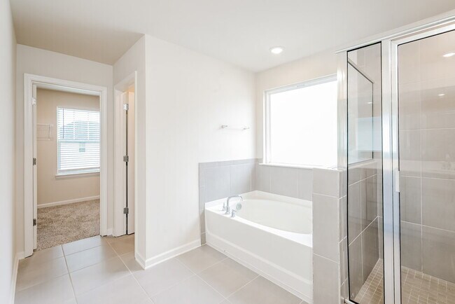 Building Photo - 5834 Un Grv Dr