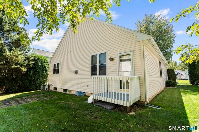 Building Photo - 43 Pepper Bush Ln