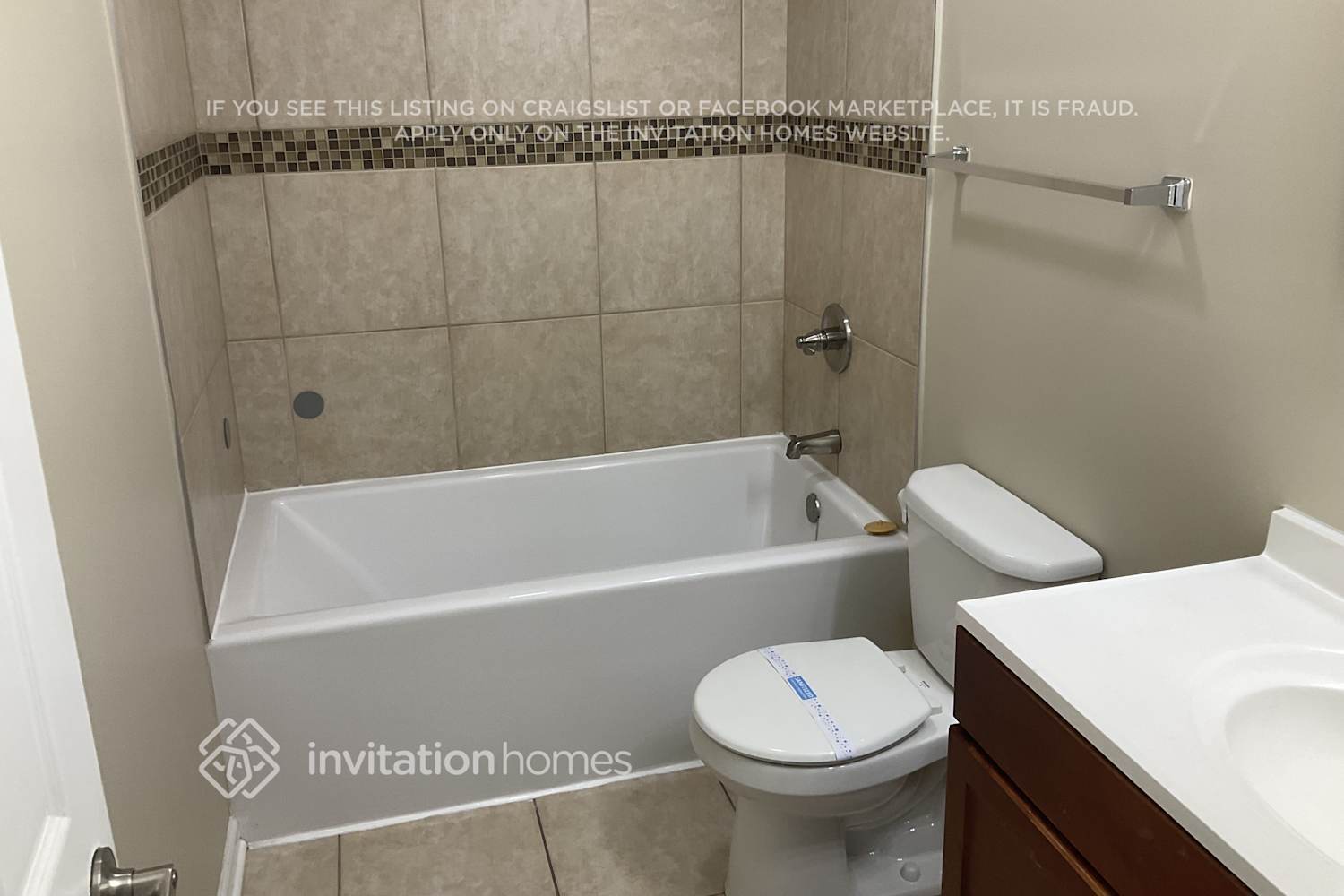 Building Photo - 2418 N 75th Ct