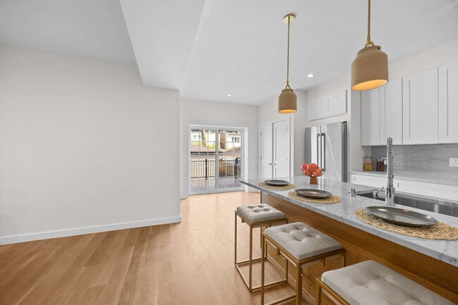 Building Photo - 4437 N Whipple St