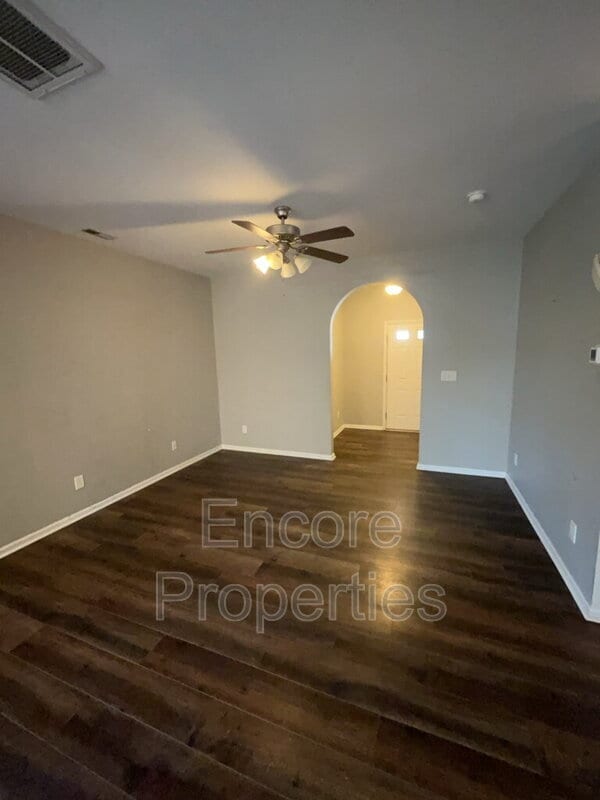 Building Photo - 821 Woodside Park Ln
