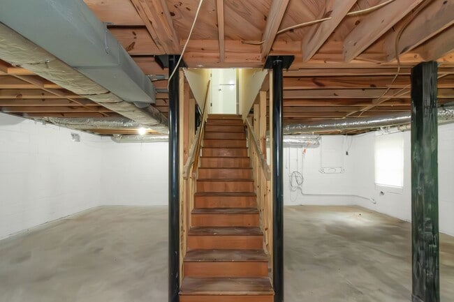 Building Photo - Beautiful 3 Bed 2 Bath Ranch home with a H...