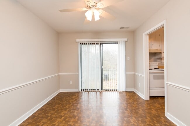 Building Photo - Wonderful Westend Townhome