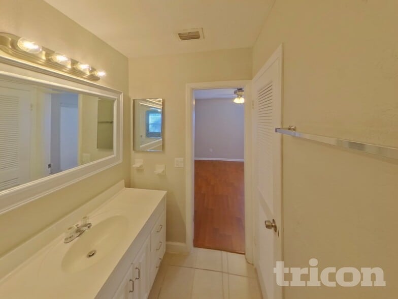 Building Photo - 7000 Brentford Rd