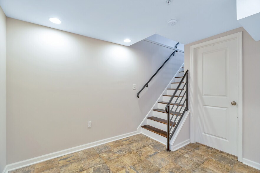 Building Photo - 1310 S Opal St
