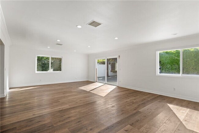 Building Photo - 6515 Kenwater Ave