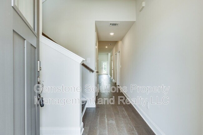 Building Photo - 204 Douglas Bend Rd