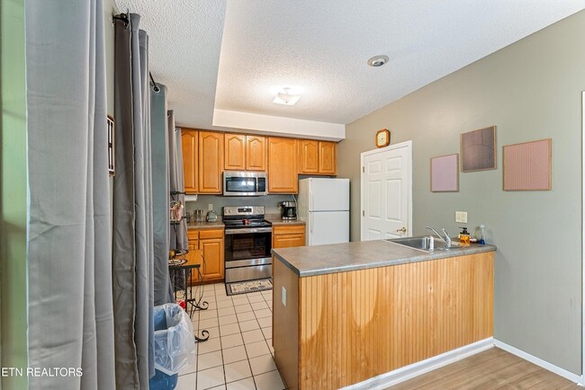 Building Photo - 1052 Twin Oaks Rd
