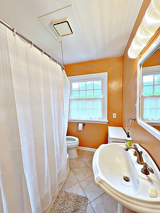 Building Photo - 6309 NE Broadway