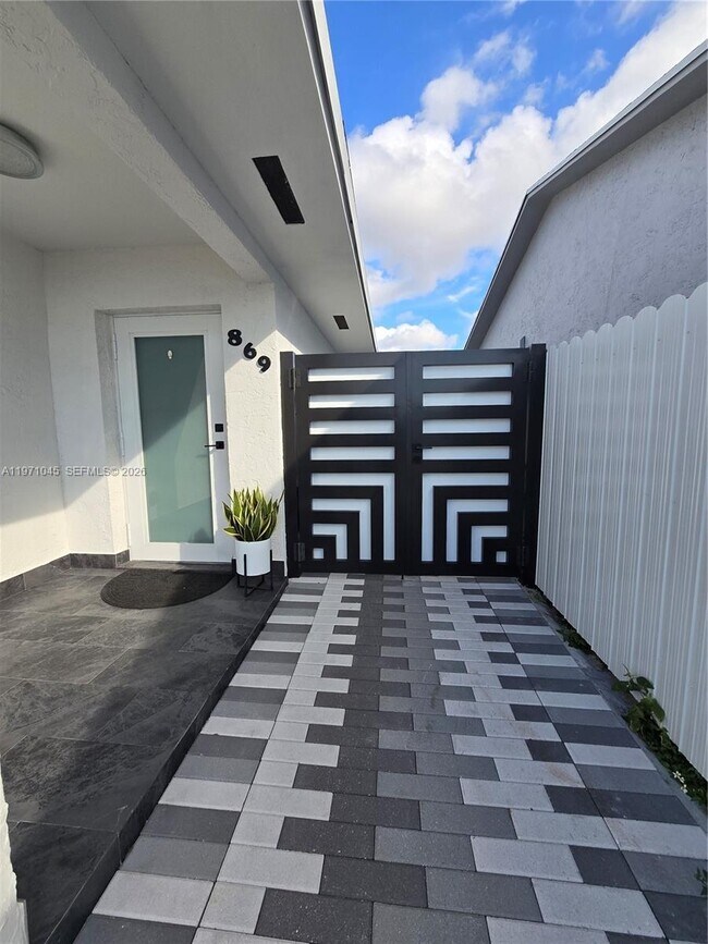 Building Photo - 869 W 37th St